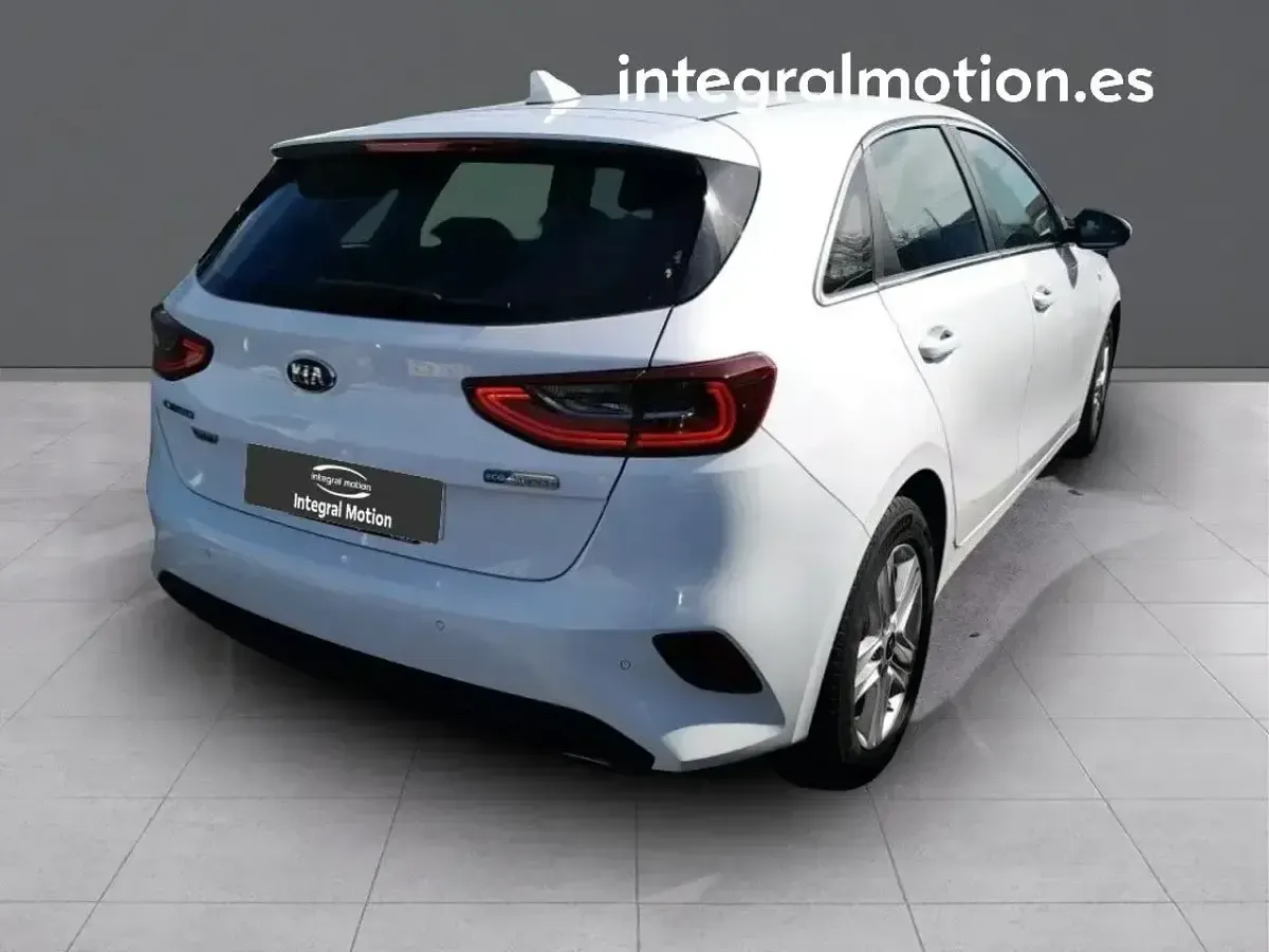 Usado Kia Ceed 119 CV (87 kW) 2021 Blanco Utilitario