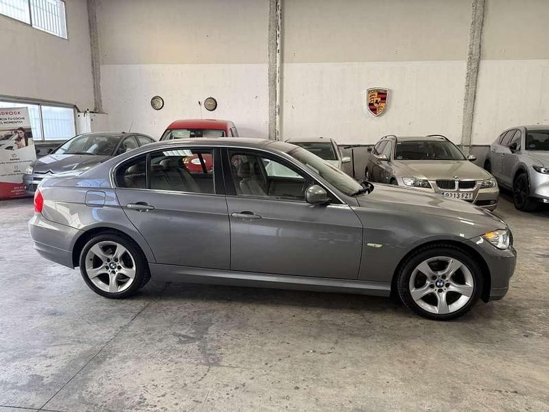 Usado BMW 318 143 CV (105 kW) 2011 Gris Berlina