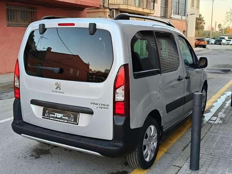 Usado Peugeot TePee Style 99 CV (72 kW) 2017 Gris Van