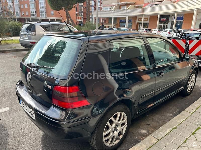 Usado VW Golf IV 100 CV (73 kW) 2003 Negro Berlina