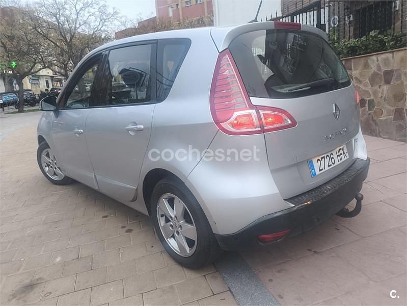 Usado Renault Scénic III Dynamique 110 CV (80 kW) 2011 Gris / plata Monovolumen
