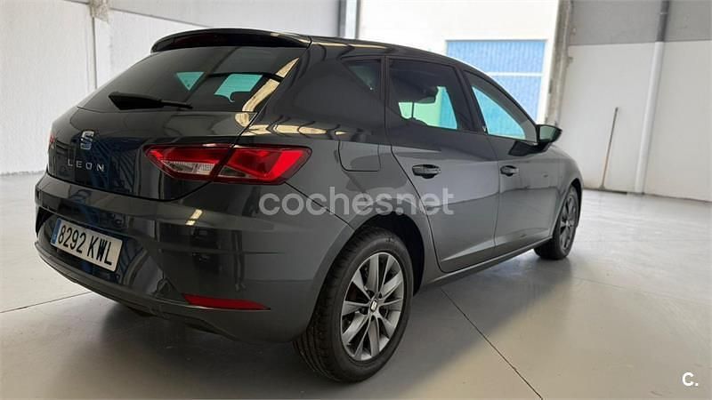 Usado Seat Leon Style 115 CV (84 kW) 2019 Gris / plata Berlina