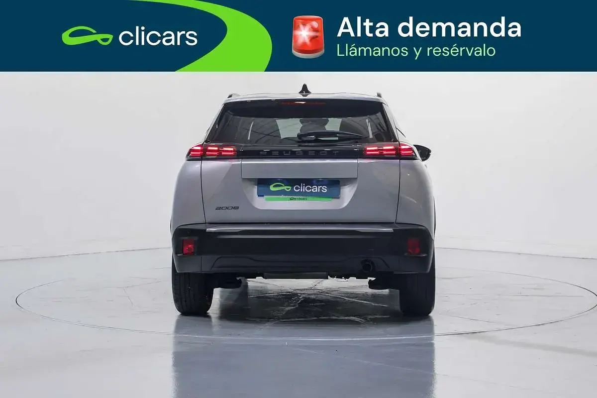 Usado Peugeot 2008 Allure 102 CV (75 kW) 2025 Plateado SUV