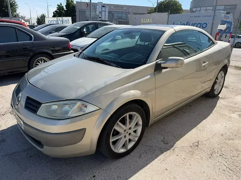 Usado Renault Mégane Cabriolet Authentique 110 CV (80 kW) 2005 Gris / plata Descapotable