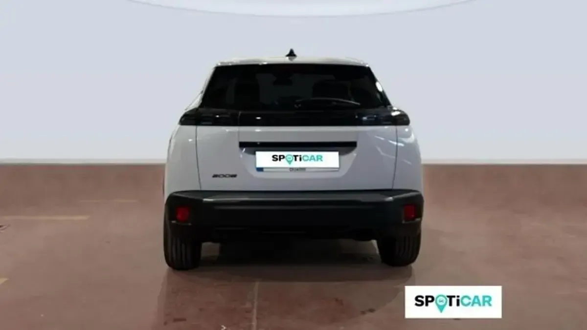 Usado Peugeot 2008 Allure 100 CV (73 kW) 2024 Blanco SUV