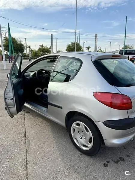 Begagnad Peugeot 206 70 HK (51 kW) 2000 Grå Sedan