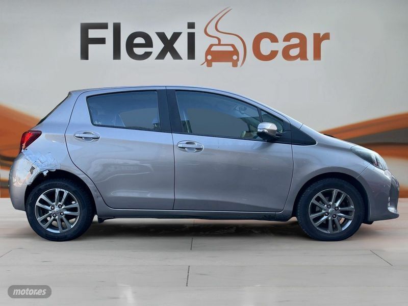 Usado Toyota Yaris Active 99 CV (72 kW) 2015 Gris Berlina