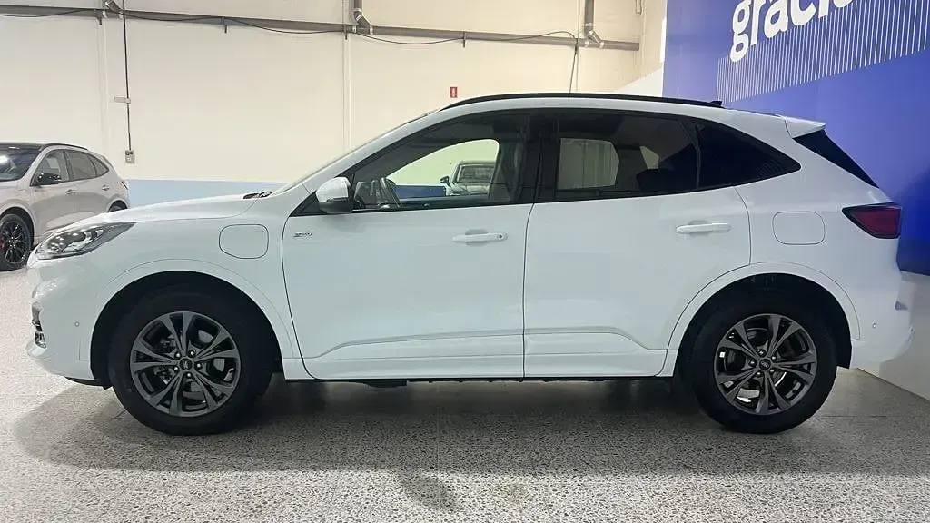 Usado Ford Kuga ST-Line X 225 CV (165 kW) 2022 Blanco SUV