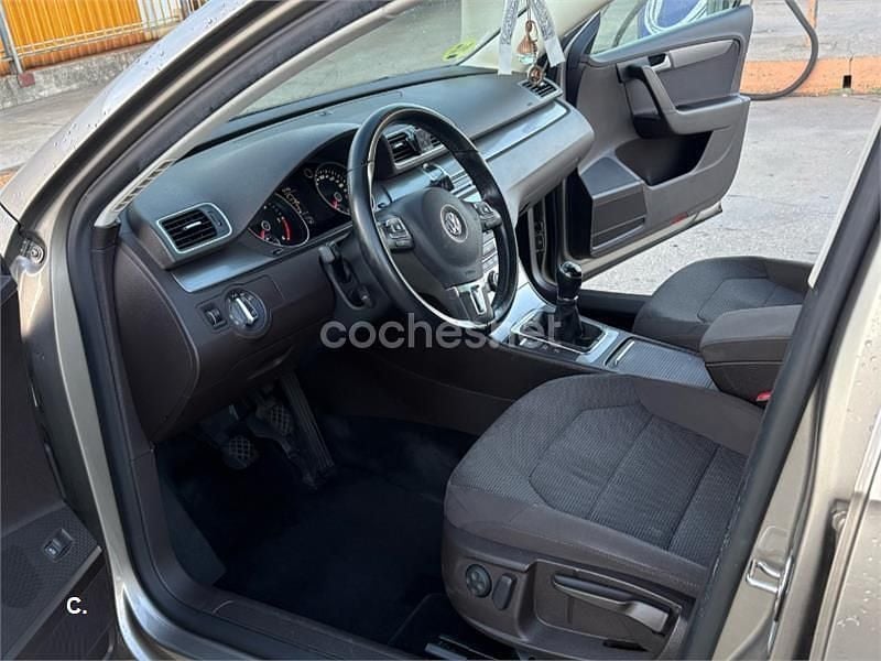 Usado VW Passat Advance 140 CV (102 kW) 2014 Gris / plata Berlina