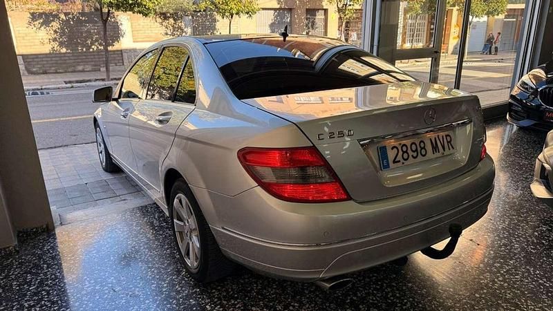 Usado Mercedes C250 Avantgarde Edition 204 CV (150 kW) 2009 Gris Berlina