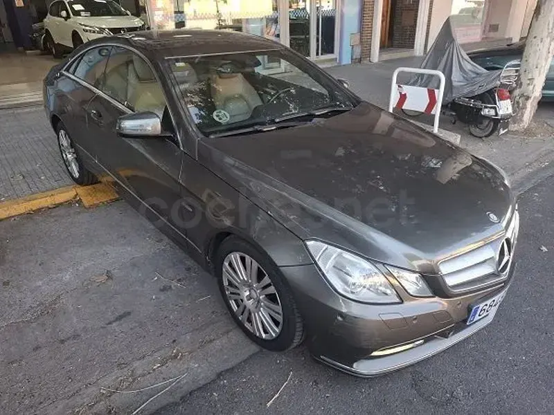Usado Mercedes E220 170 CV (125 kW) 2011 Beige Coupe