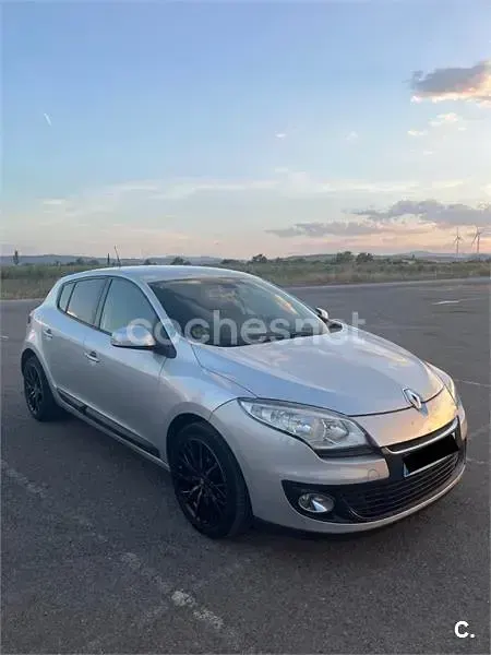 Usado Renault Mégane III Business 90 CV (66 kW) 2013 Gris / plata Berlina