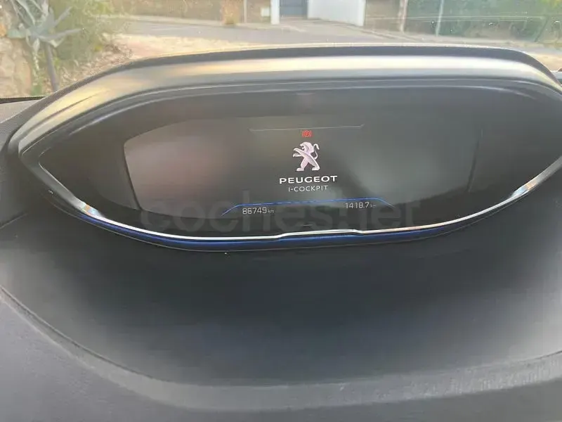 Usado Peugeot 3008 Active 130 CV (95 kW) 2022 Gris / plata SUV