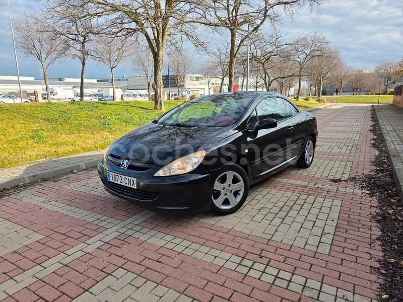 Usado Peugeot 307 CC 138 CV (101 kW) 2004 Negro Descapotable