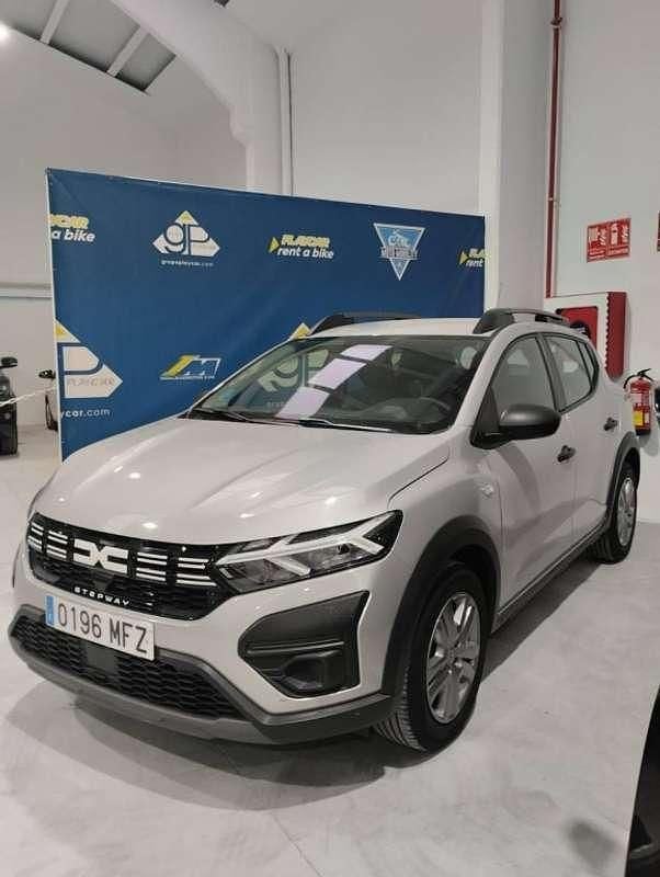 Usado Dacia Sandero Essentiel 101 CV (74 kW) 2023 Gris Utilitario