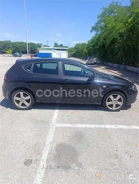 Usado Seat Leon Stylance 140 CV (102 kW) 2006 Negro Utilitario