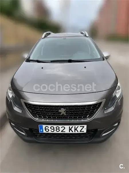 Usado Peugeot 2008 Style 82 CV (60 kW) 2018 Gris / plata SUV