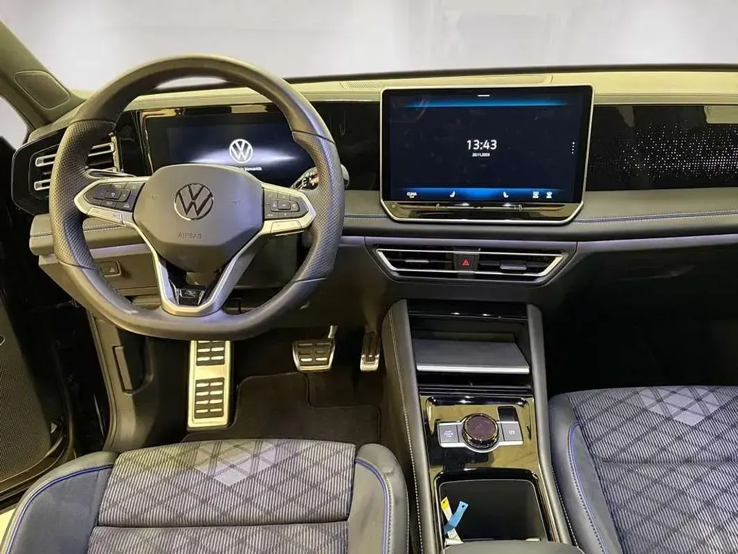 Usado VW Tiguan R-line 150 CV (110 kW) 2025 Negro SUV