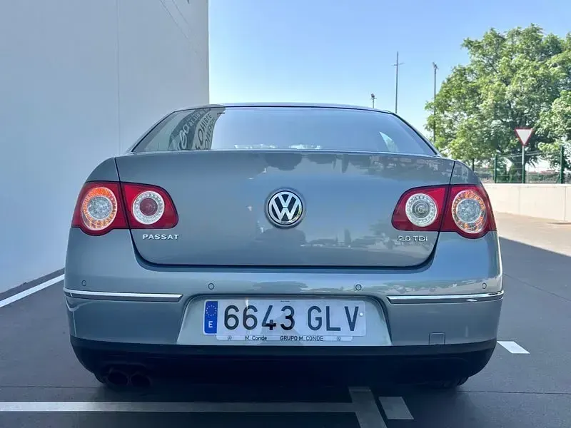 Usado VW Passat Highline 140 CV (102 kW) 2009 Azul Berlina