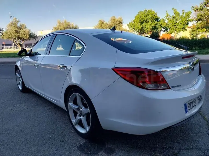 Usado Opel Insignia Sport 160 CV (117 kW) 2011 Blanco Berlina