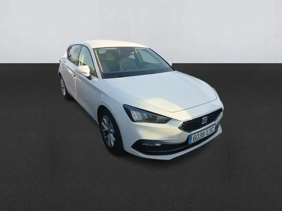 Usado Seat Leon Style 116 CV (85 kW) 2022 Blanco Berlina