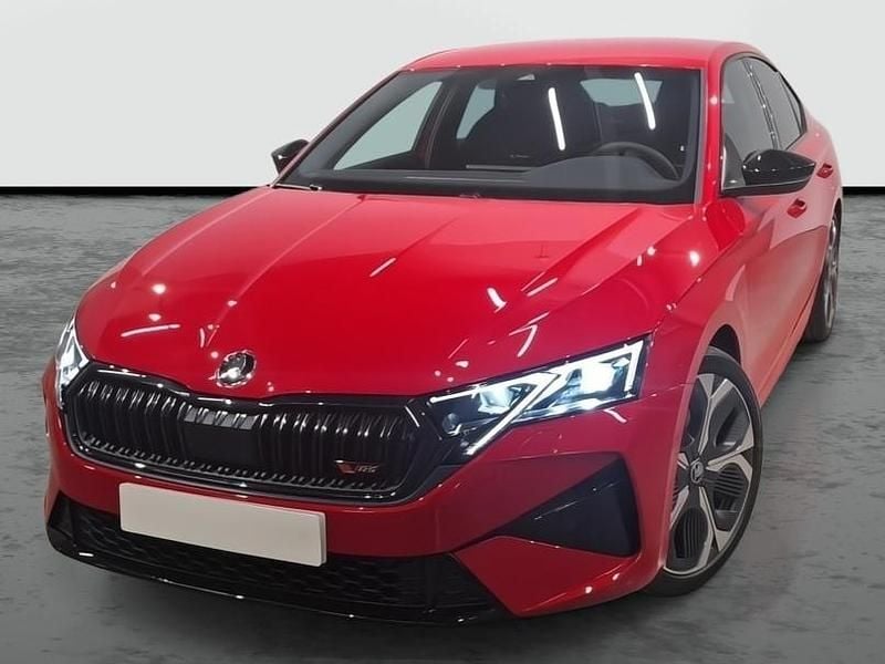 Rojo velvet metalizado Usado 2025 Skoda Octavia RS Berlina | 35.490 € (Buen precio) - Imagen 1/4