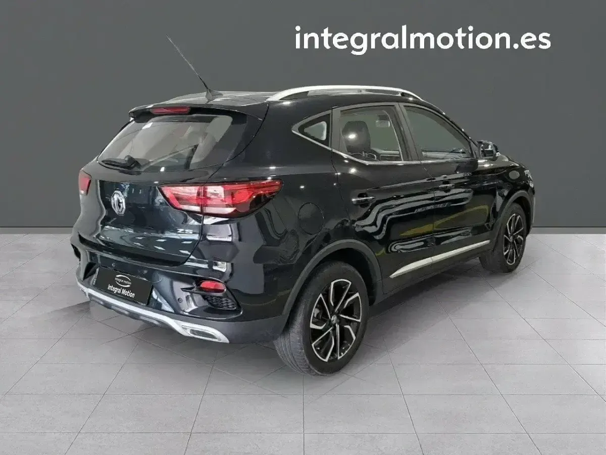 Usado MG ZS Luxury 111 CV (81 kW) 2022 Negro SUV