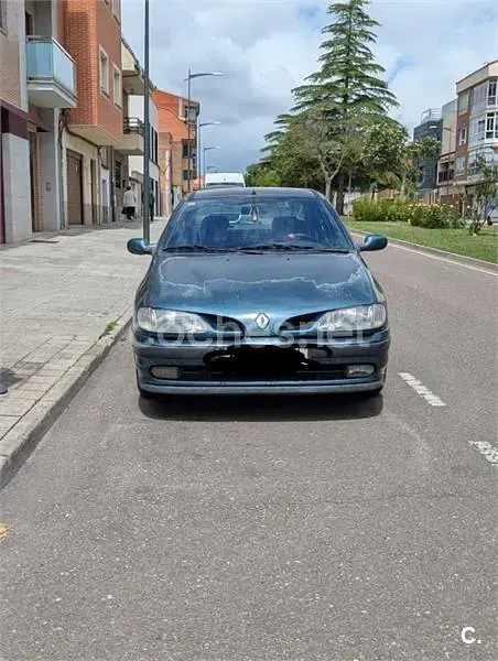 Usado Renault Mégane 90 CV (66 kW) 1998 Verde Berlina