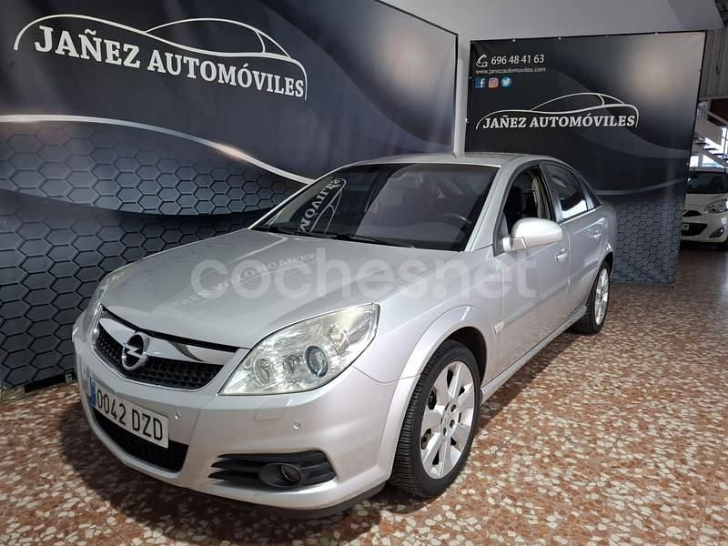 Gris / plata Usado 2006 Opel Vectra Cosmo Berlina | 4490 € - Imagen 1/4