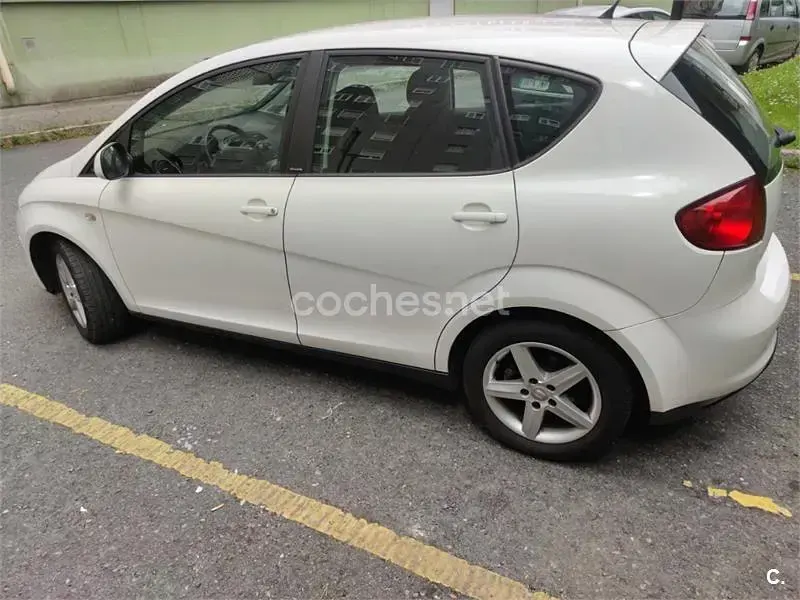 Usado Seat Altea Style 105 CV (77 kW) 2014 Blanco Monovolumen