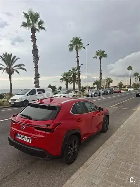 Usado Lexus UX Business Edition 184 CV (135 kW) 2021 Rojo SUV