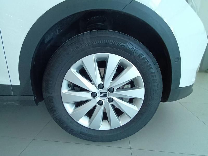 Usado Seat Arona Ecomotive 110 CV (80 kW) 2021 Blanco SUV
