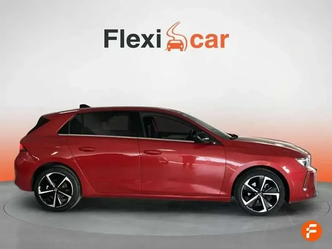 Usado Opel Astra Elegance 131 CV (96 kW) 2022 Rojo Utilitario