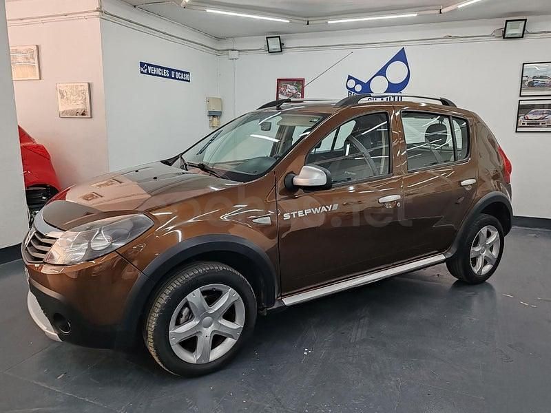 Usado Dacia Sandero Stepway 85 CV (62 kW) 2012 Marrón Berlina