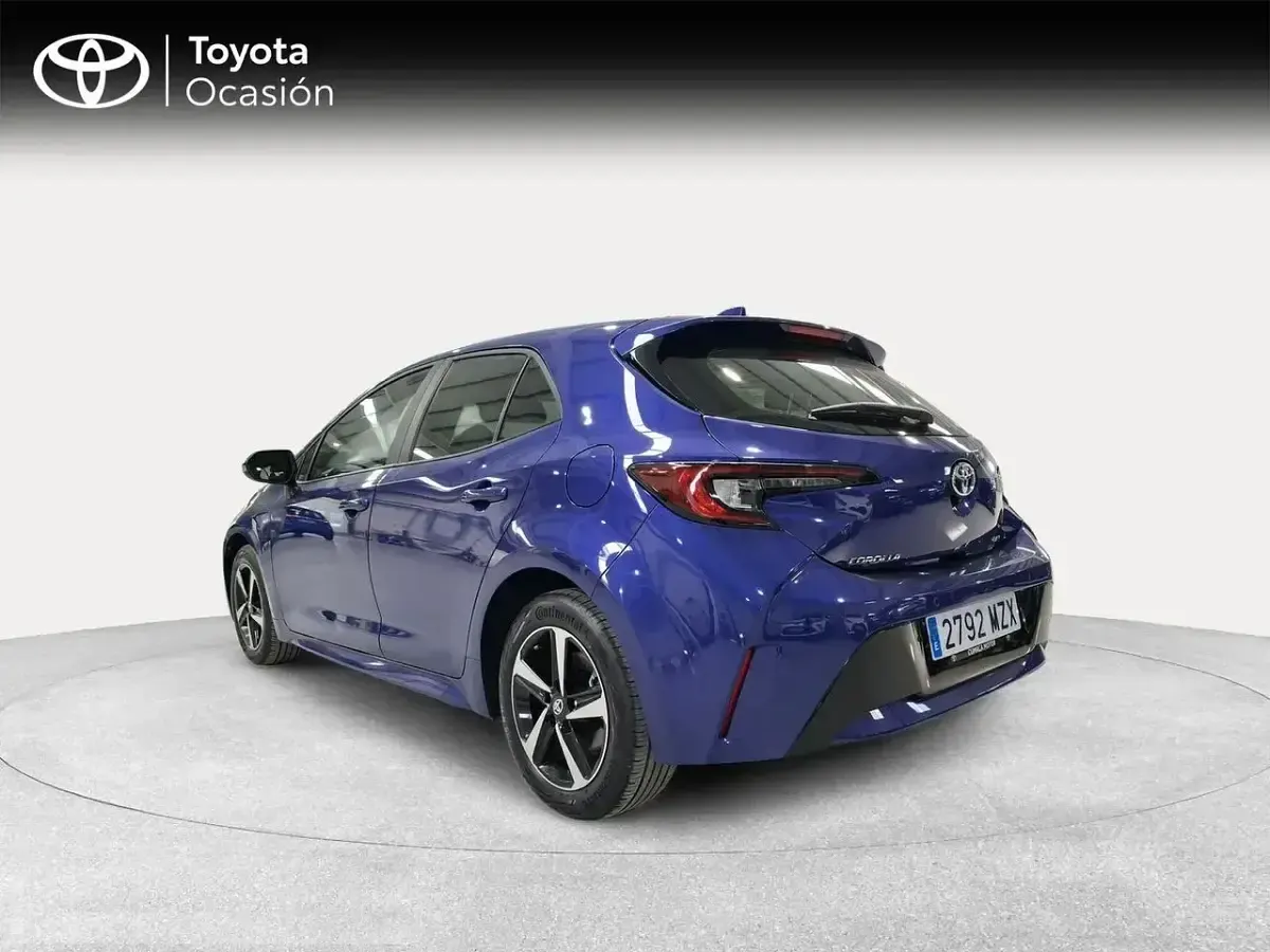 Käytetty Toyota Corolla Active 140 HP (102 kW) 2025 Sininen Sedan