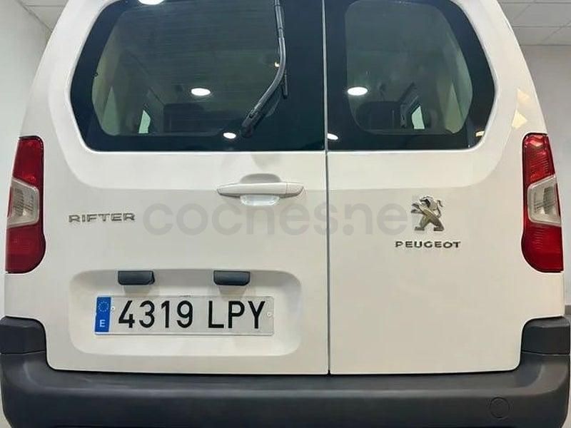 Usado Peugeot Rifter Active 100 CV (73 kW) 2021 Blanco Monovolumen