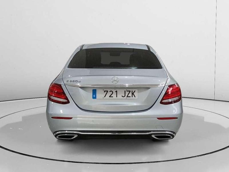 Usado Mercedes E220 Avantgarde 196 CV (144 kW) 2017 Gris Berlina