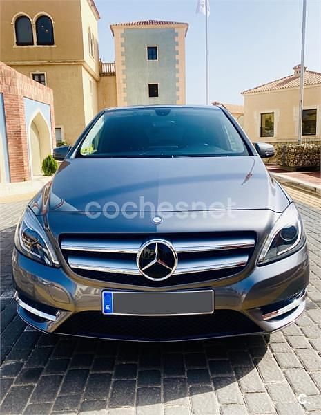 Usado Mercedes B180 109 CV (80 kW) 2013 Gris / plata Monovolumen
