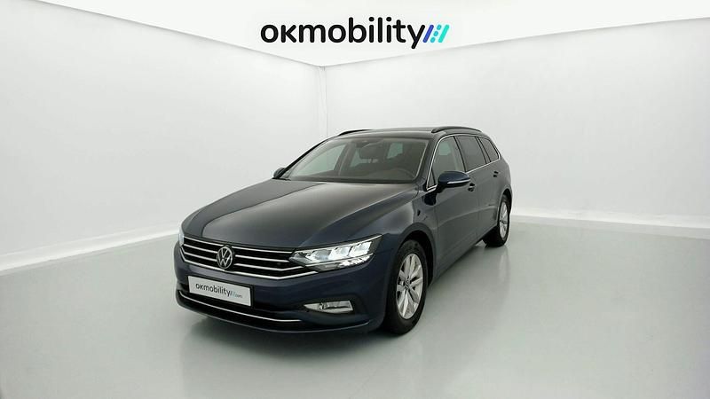 Usado VW Passat Business 150 CV (110 kW) 2021 Aquamarinblau metallic Familiar