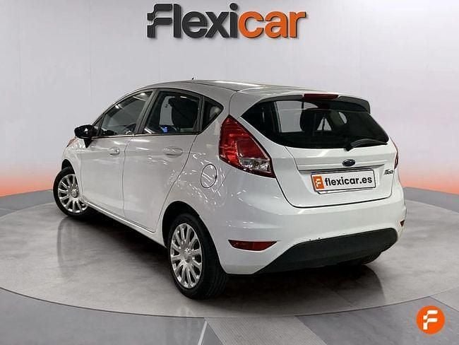 Usado Ford Fiesta Trend 75 CV (55 kW) 2016 Blanco Utilitario