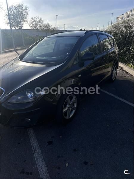 Usado Seat Altea XL Reference 105 CV (77 kW) 2011 Negro Monovolumen