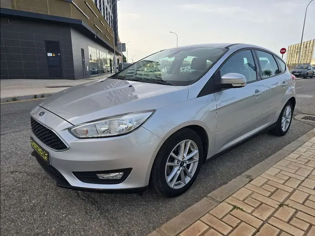 Usado Ford Focus Titanium 125 CV (91 kW) 2016 Gris Utilitario