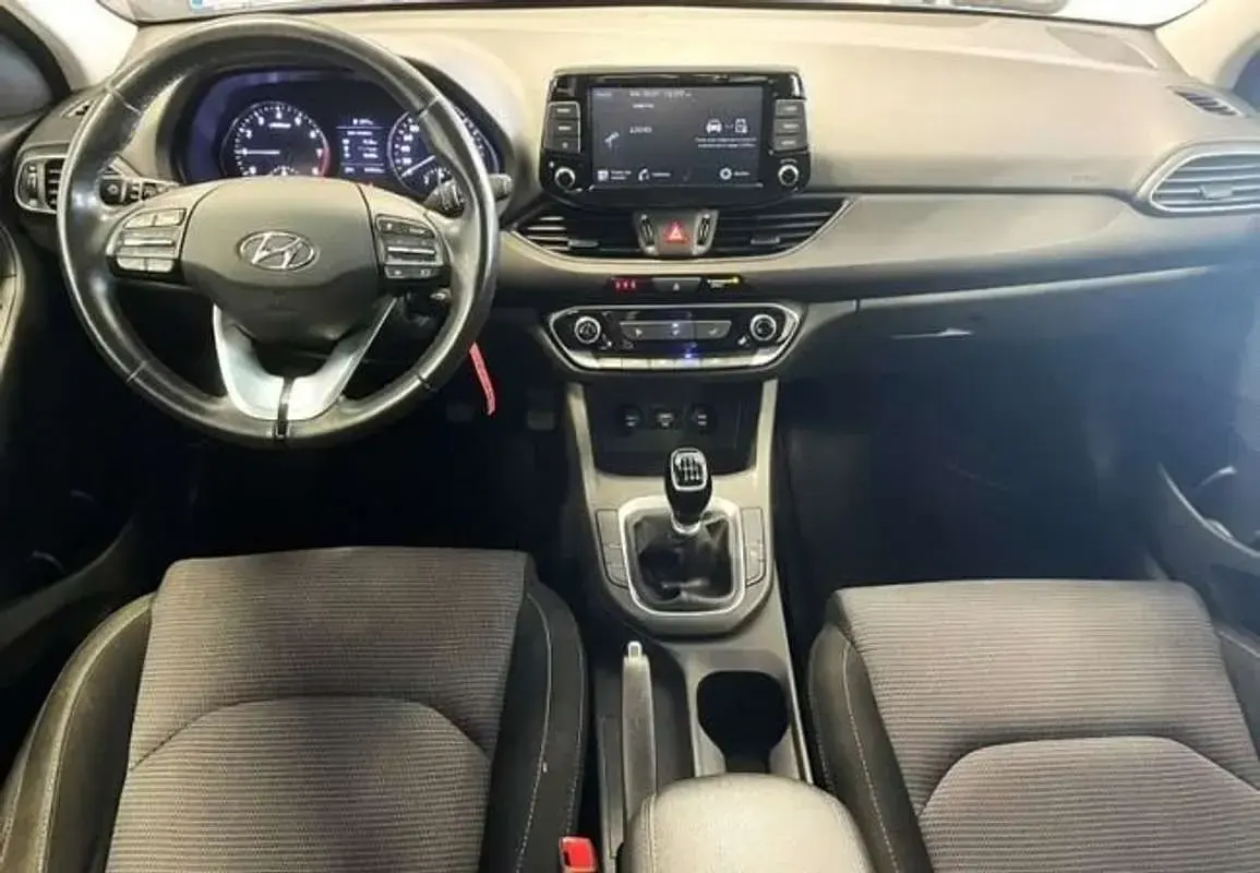 Usado Hyundai i30 120 CV (88 kW) 2022 Rojo Berlina