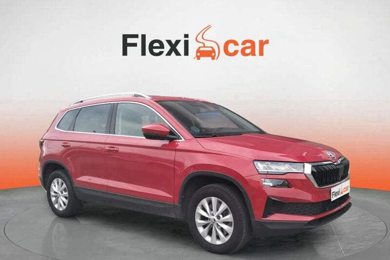 Rojo Usado 2023 Skoda Karoq Ambition SUV | 19.490 € (Super precio) - Imagen 1/4