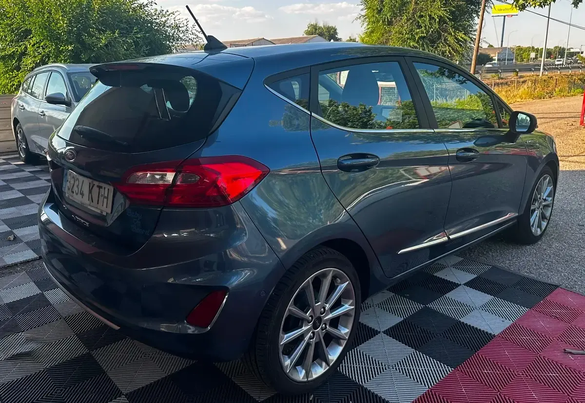 Usado Ford Fiesta Vignale 100 CV (73 kW) 2019 Azul Utilitario