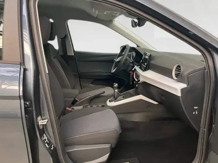 Usado Seat Arona Style Plus 95 CV (69 kW) 2026 Gris SUV