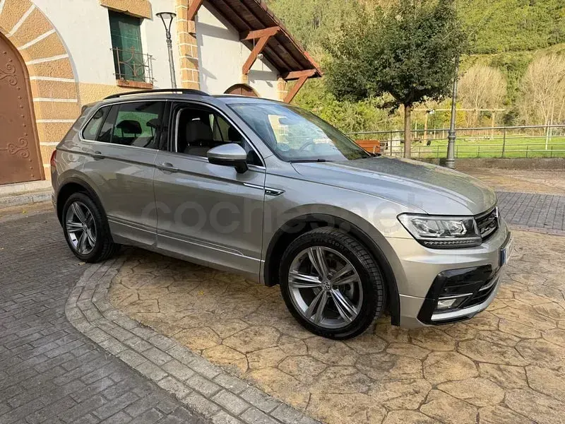 Usado VW Tiguan R-line 150 CV (110 kW) 2020 Gris / plata SUV