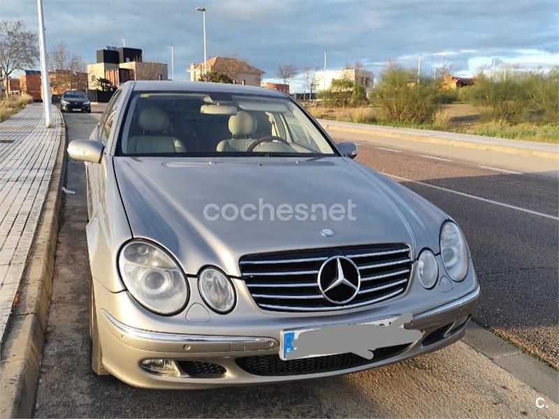 Usado Mercedes E320 Elegance 197 CV (144 kW) 2003 Gris / plata Berlina