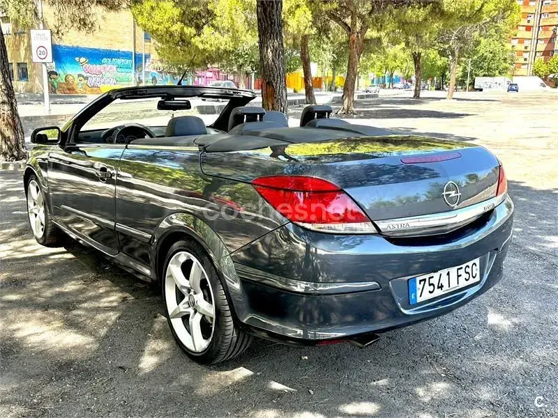 Usado Opel Astra Enjoy 150 CV (110 kW) 2007 Azul Descapotable