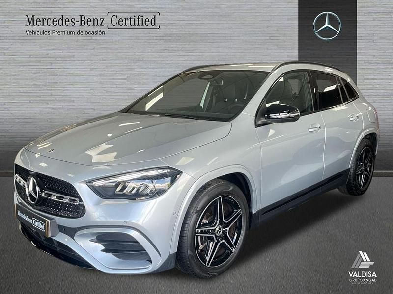 Gris / plateado Usado 2024 Mercedes GLA200 SUV | 45.900 € - Imagen 1/4